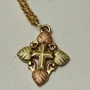 BLACK HILLS GOLD Cross Pendant